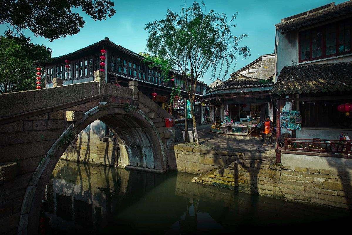 重庆:拓展消费新场景 火锅香里迎新年